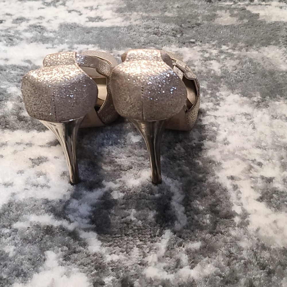 Gold Heels - Picture 2 of 3